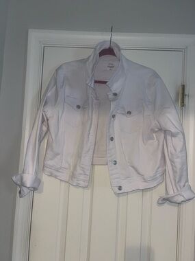 Classic White Denim Jean Jacket - Casual Cropped Style